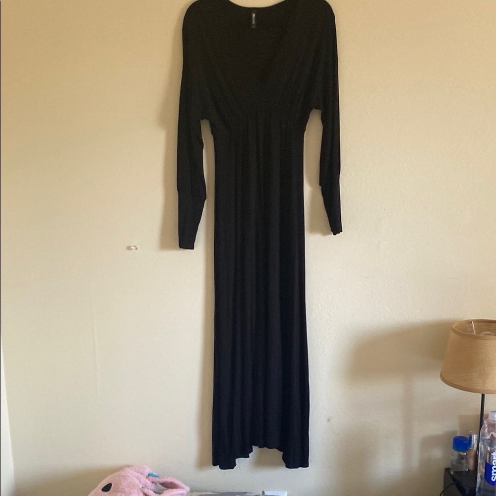 Seven7 Black V-Neck Long Sleeve Gown